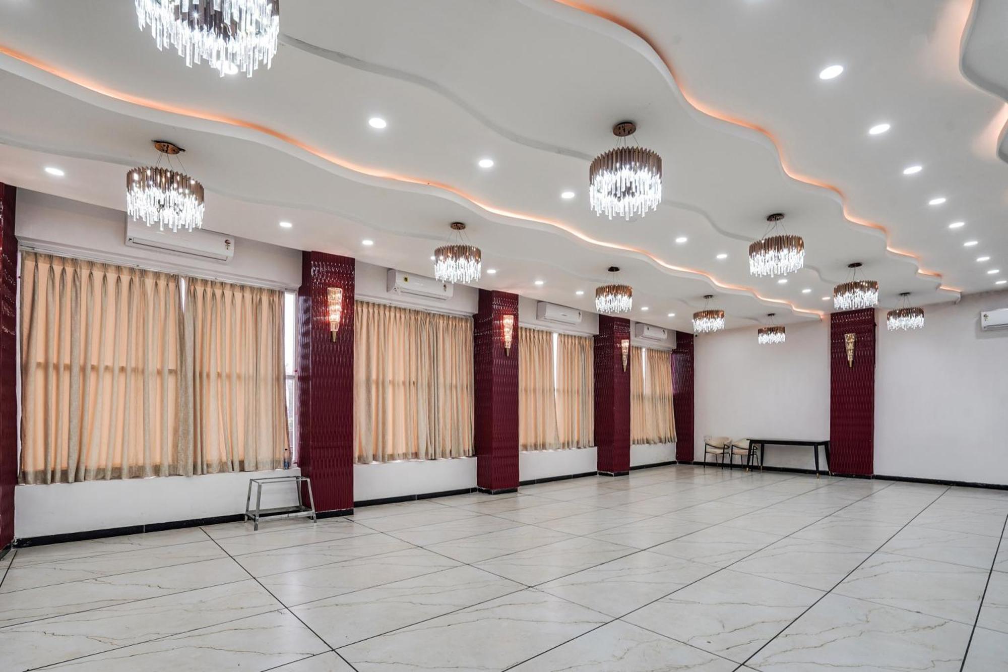 Townhouse Amanaka Formerly Hotel City Pride Rāipur 外观 照片